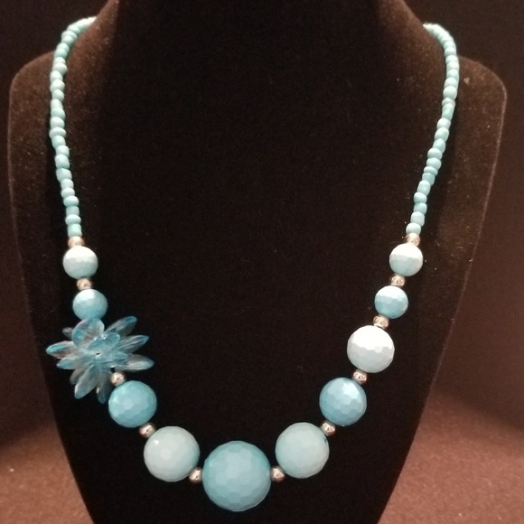 ❗5 For $2️⃣5️⃣ Bundle Sale❗️Blue Ascending Beaded Necklace - Picture 1 of 3